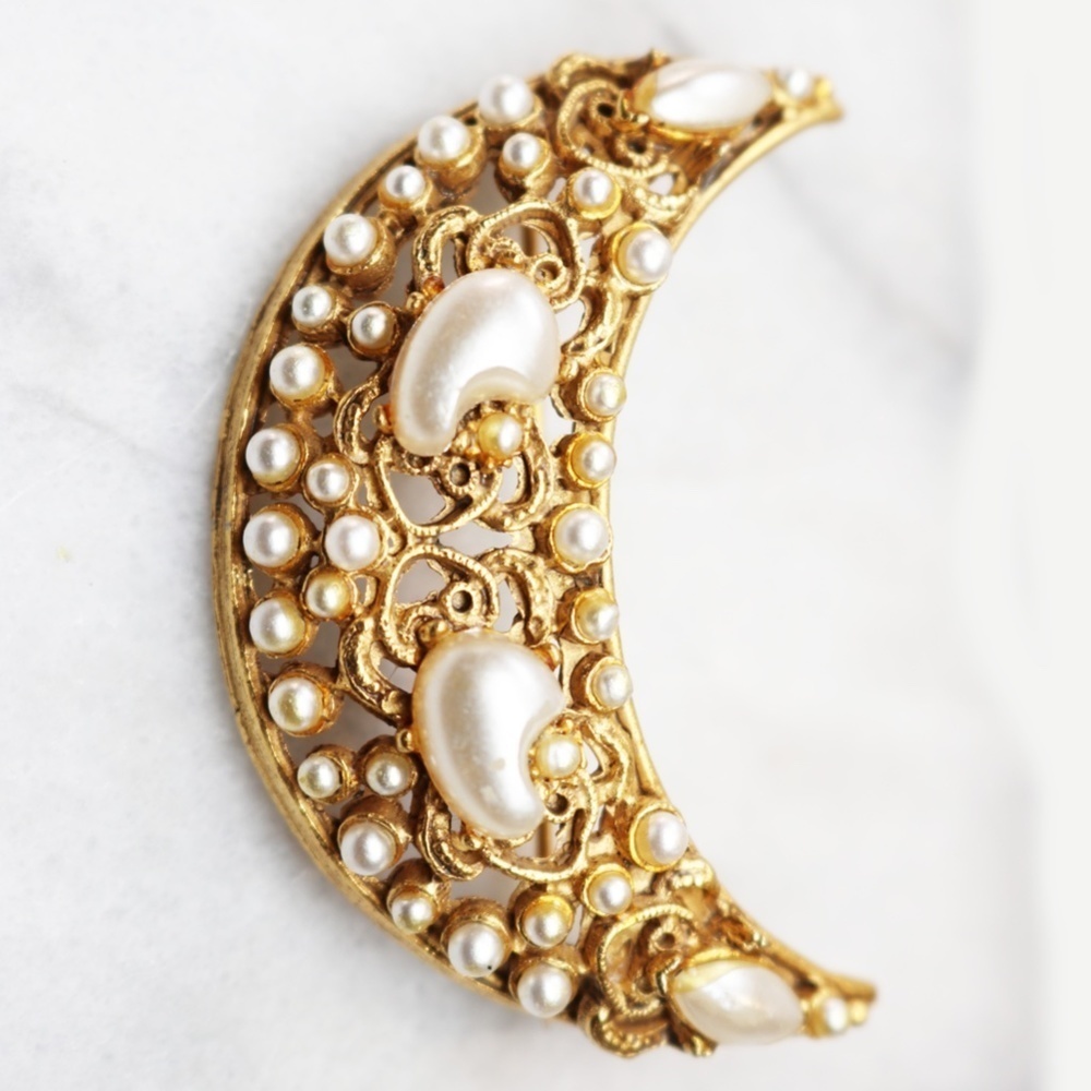 Bewitching Vintage Florenza© Crescent Moon Brooch
